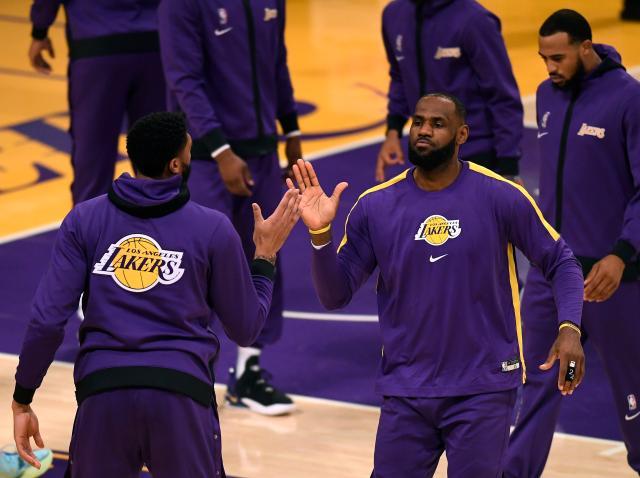 V体育官网下载地址-湖人13人都有战斗力,如何排阵成沃格尔幸福的烦恼