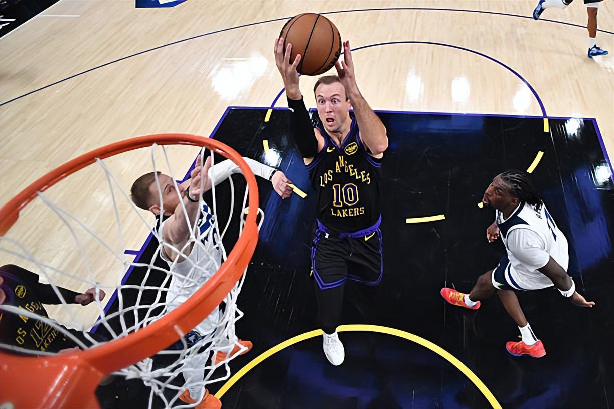 V体育-不只是一个三分投手,湖人吃下后场新援真是一笔极其关键的操作?