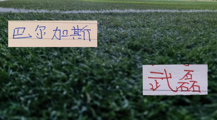 V体育-武磊跟巴尔加斯换球衣！球王依然宝刀不老|上海海港|马蒂亚斯-巴尔加斯|沙特联赛|西班牙人|中超联赛_新浪体育_新浪新闻
